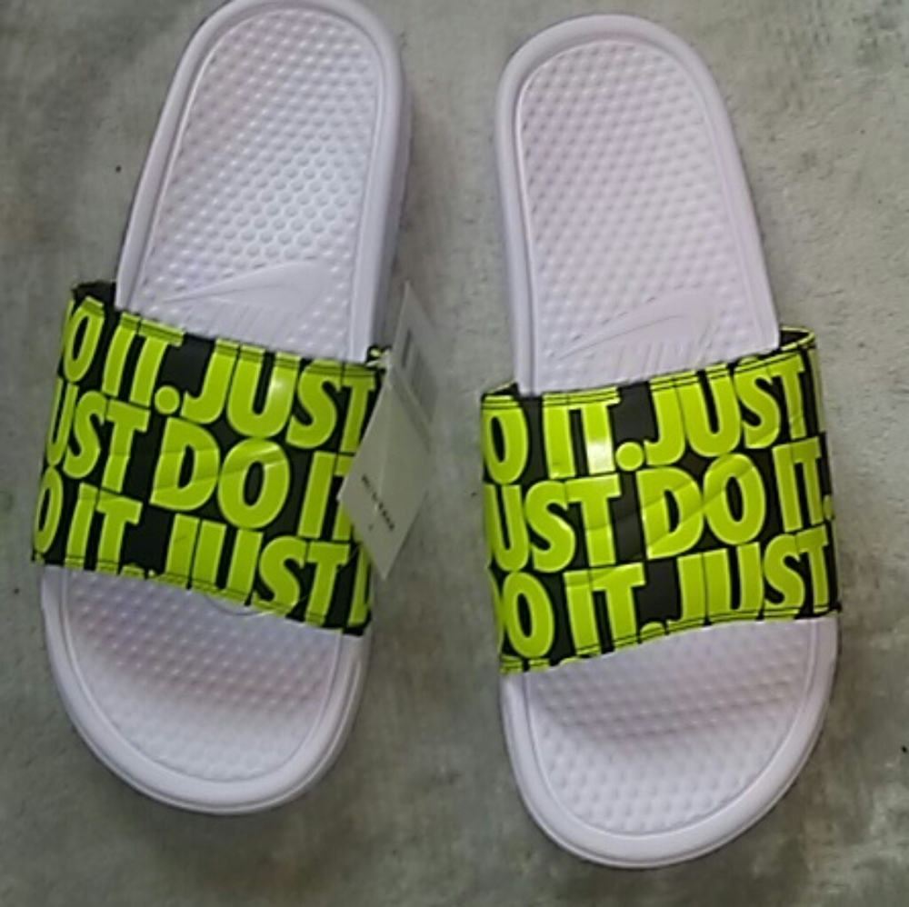 NWT BRAND NEW NIKE BENASSI SWOOSH JDI JUST DO IT